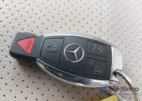 2016 Mercedes-Benz Glc 300 4Matic z USA, uszkodzony, nr VIN WDC0G4KB0GF053929